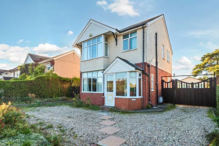 3 Bedroom Detached House For Sale In Highworth Road, Swindon, SN3