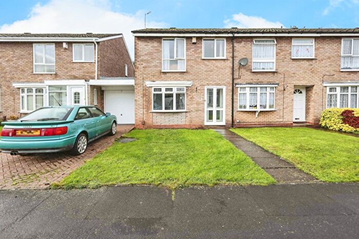 3 Bedroom End Terrace House For Sale In Burnsall Close, Birmingham, B37