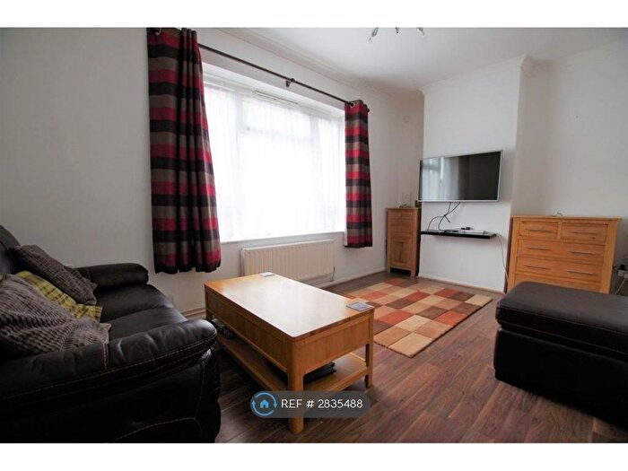 1 Bedroom Bungalow To Rent In Susan Road, London, SE3