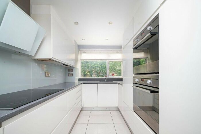 3 Bedroom Flat To Rent In Nether Street, London, N3