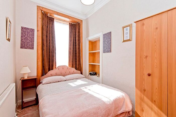 2 Bedroom Semi-Detached Bungalow For Sale In Melrose Crescent, Kirkcaldy, KY2