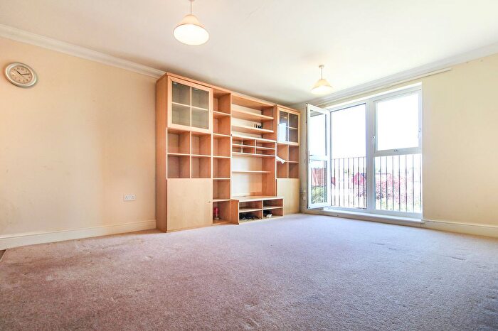 2 Bedroom Flat To Rent In Kingston Road, Epsom, KT19