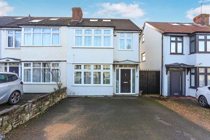 5 Bedroom End Of Terrace House For Sale In Chertsey Drive, Cheam, SM3