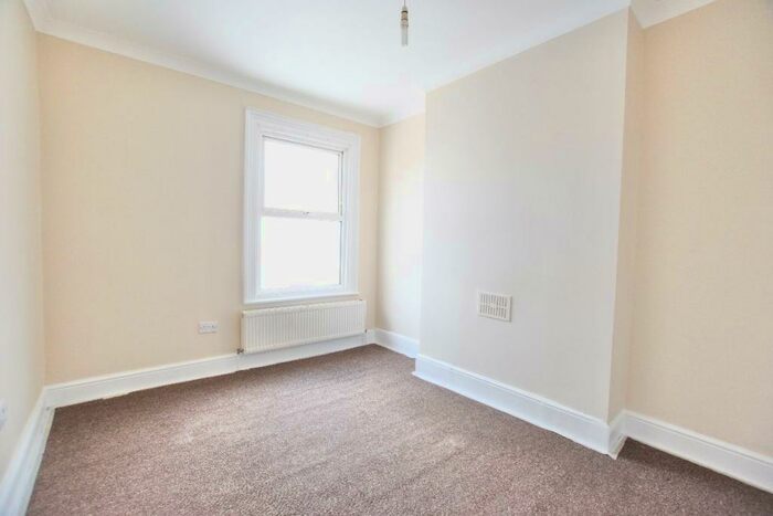 5 Bedroom Flat To Rent In Upton Lane, E7