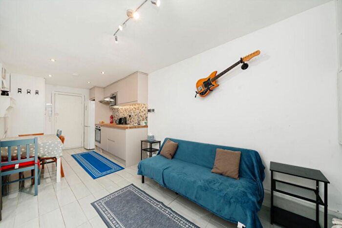 2 Bedroom Flat For Sale In Sussex Way, Upper Holloway, N19