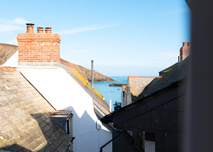 2 Bedroom Cottage For Sale In Middle Street, PL29