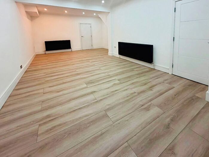 6 Bedroom Detached House To Rent In Feltham Road, Ashford, TW15