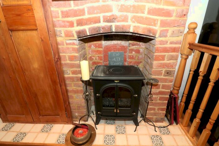 2 Bedroom Flat For Sale In High Street, Eastry, CT13
