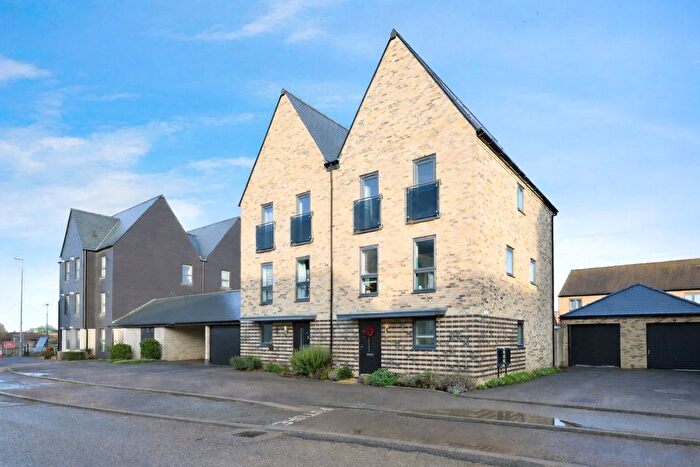 4 Bedroom Semi Detached House For Sale In Stirling Road, Cambridge, Cambridgeshire, CB24