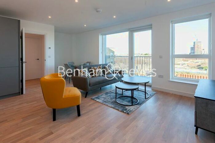 2 Bedroom Flat To Rent In Accolade Avenue, Southall, UB1