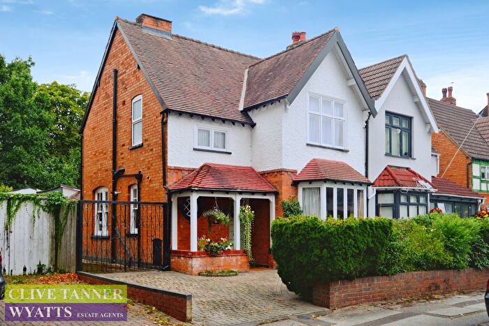 3 Bedroom Semi Detached House For Sale In Russell Road, Hall Green, Birmingham, West Midlands, B28