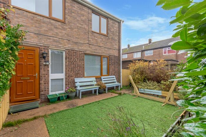 3 Bedroom Semi-Detached House To Rent In Kingsway Avenue, New Ollerton, Newark, NG22