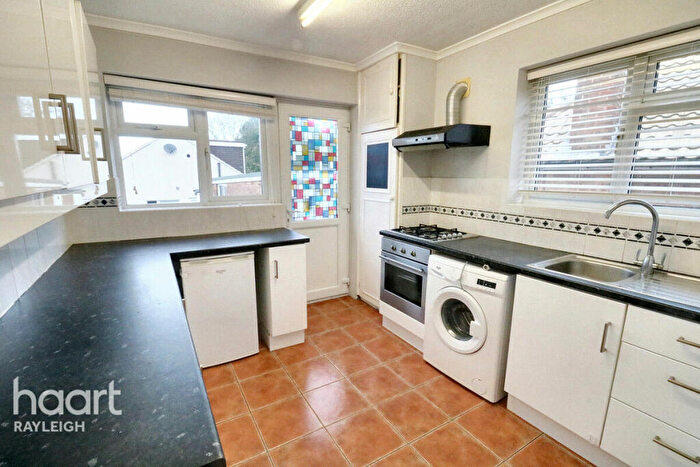 2 Bedroom Semi-Detached Bungalow For Sale In Lower Lambricks, Rayleigh, SS6