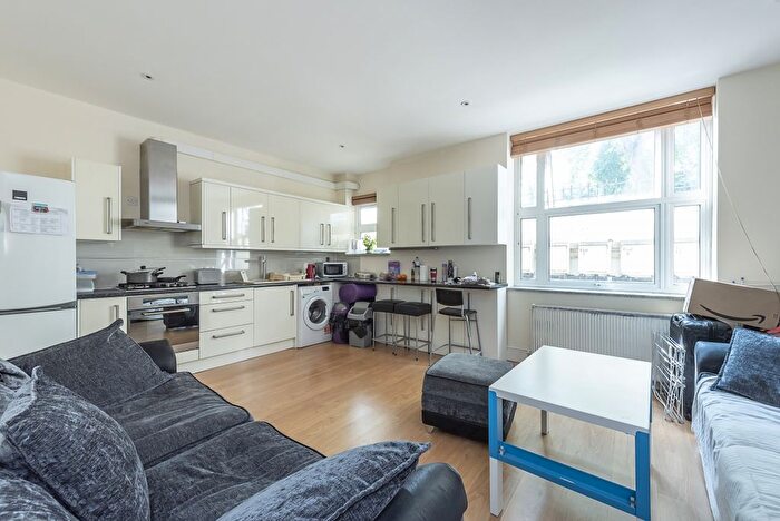 2 Bedroom Flat To Rent In High Street, London, N8