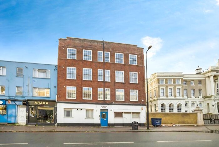 3 Bedroom Flat To Rent In Kennington Lane London, SE11