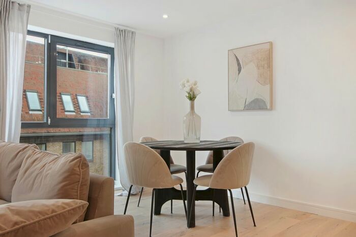 2 Bedroom Flat For Sale In Fairfield Road, Brentwood, CM14