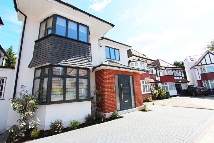 5 Bedroom Detached House To Rent In Queens Gardens, London, NW4