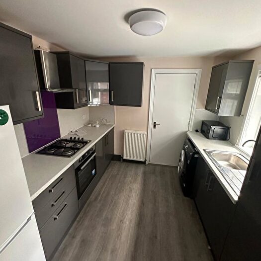 5 Bedroom Property To Rent In Room In Bedroom, Cranbrook Avenue, Hull, HU6