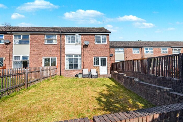 4 Bedroom End Terrace House For Sale In Standbridge Close, Wakefield, WF2