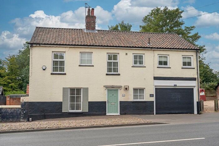 4 Bedroom Link Detached House For Sale In Thorpe St Andrew, NR7