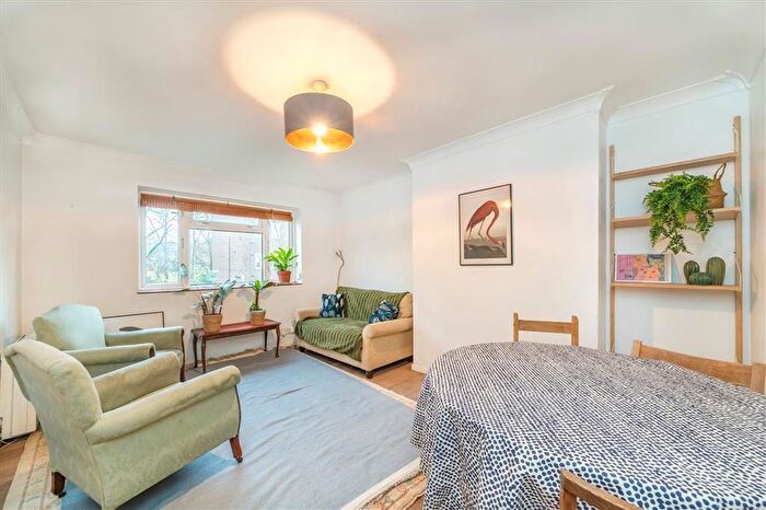 2 Bedroom Flat For Sale In Railway Side, Barnes, SW13