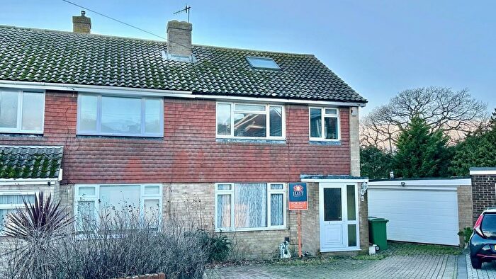 4 Bedroom Semi-detached House For Sale In Badgers Way, Hastings, TN34