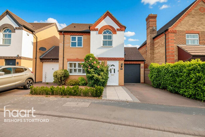 3 Bedroom Link Detached House For Sale In The Hedgerows, Bishop's Stortford, CM23
