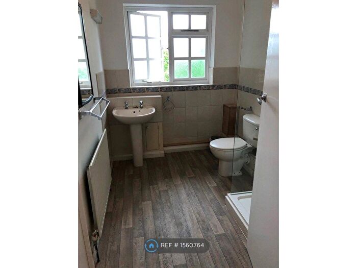 10 Bedroom Detached House To Rent In Elm Bank Drive, Nottingham, NG3
