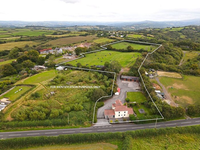 3 Bedroom Farm For Sale In Maesybont, Llanelli, SA14