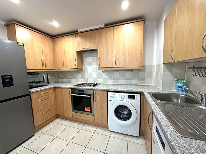 2 Bedroom Flat To Rent In Bedfont Lane, Feltham, TW13