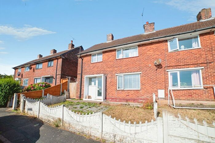 3 Bedroom Semi-detached House For Sale In Limes Crescent, Shirebrook, Mansfield, NG20
