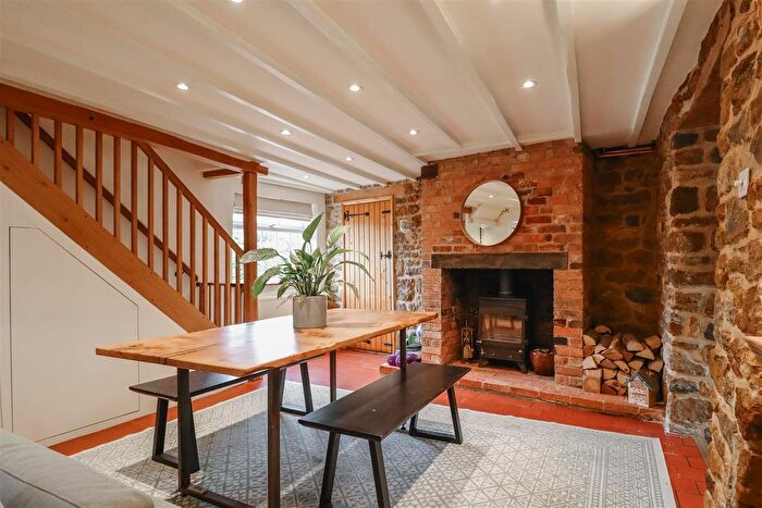 4 Bedroom Semi-Detached House For Sale In Bell Lane, Byfield, Daventry, NN11