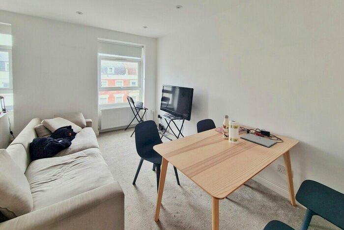 4 Bedroom Flat To Rent In Brecknock Road, London, London, N7