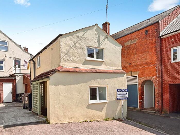 1 Bedroom Semi-Detached House For Sale In King Street, Bridport, DT6