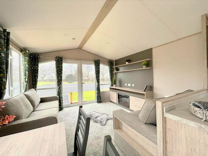 2 Bedroom Mobile/park Home For Sale In Station Road, Moortown, Market Rasen, LN7