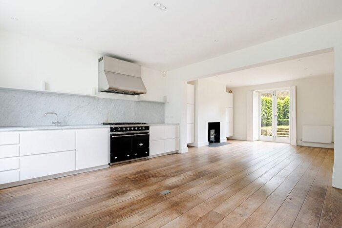 6 Bedroom Semi-Detached House To Rent In Northampton Park, London, N1