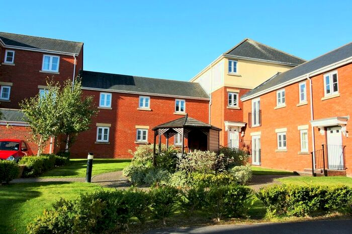 2 Bedroom Flat To Rent In Russell Walk, Exeter, EX2