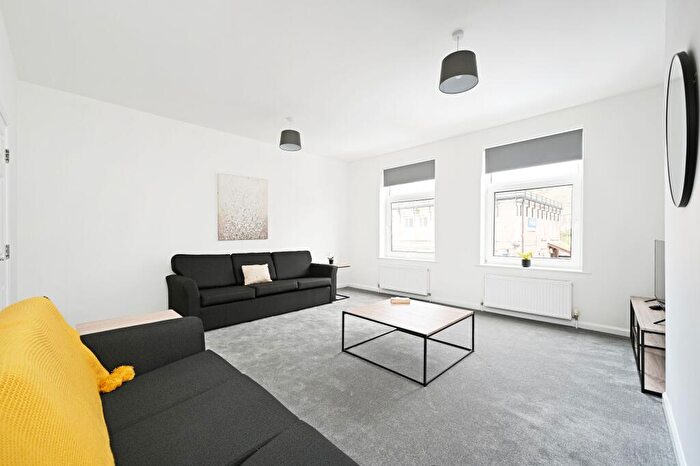 3 Bedroom Flat To Rent In The Dale, Woodseats, S8