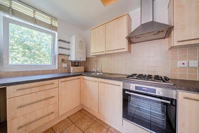 1 Bedroom Flat To Rent In Hanson Close, Balham, London, SW12