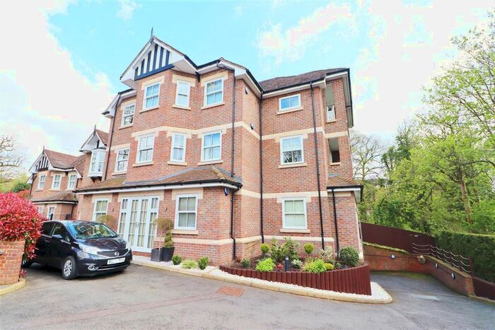 3 Bedroom Flat To Rent In Shenley Hill, Radlett, WD7