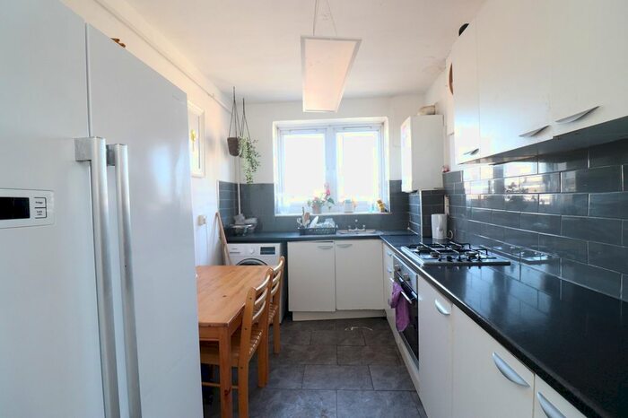 5 Bedroom Flat To Rent In Cornwall Street, Shadwell, London, E1