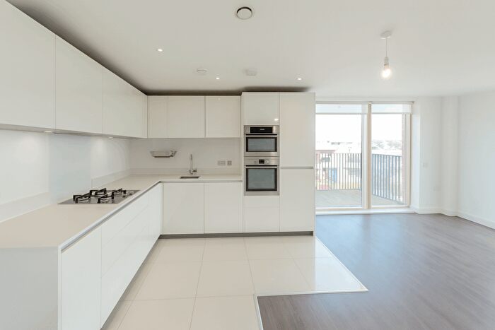 2 Bedroom Flat To Rent In Copt Place, London, NW7