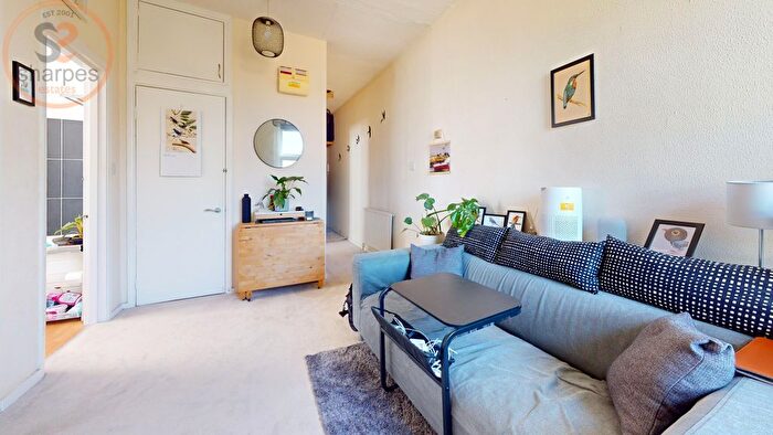 1 Bedroom Flat For Sale In Robinson Road, London, Greater London, SW17