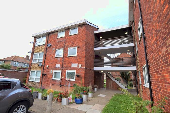 Maisonette To Rent In Shepherds Close, Romford, RM6