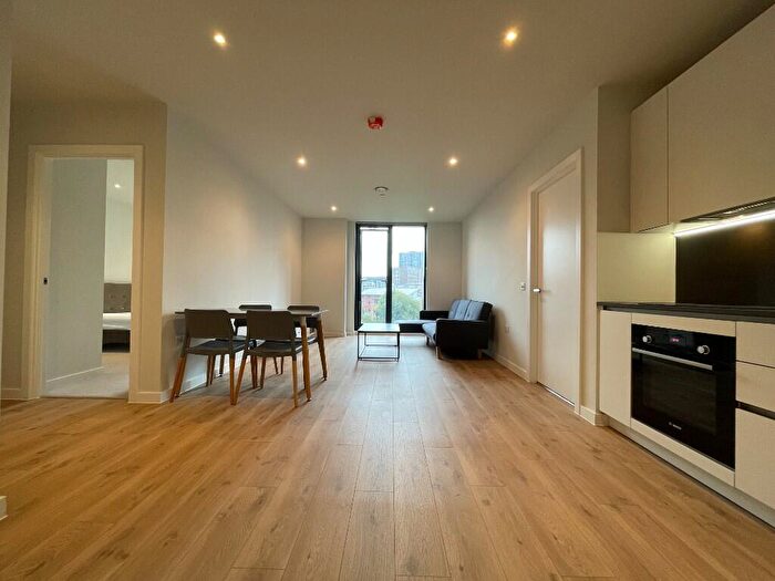 1 Bedroom Flat To Rent In Aspin Lane, Manchester, Greater Manchester, M4