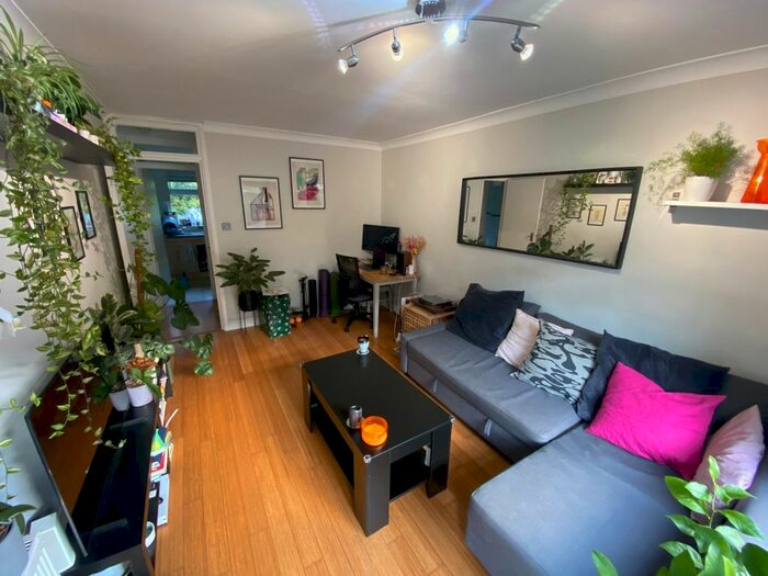 1 Bedroom Flat To Rent In Nantes Close, London, SW18