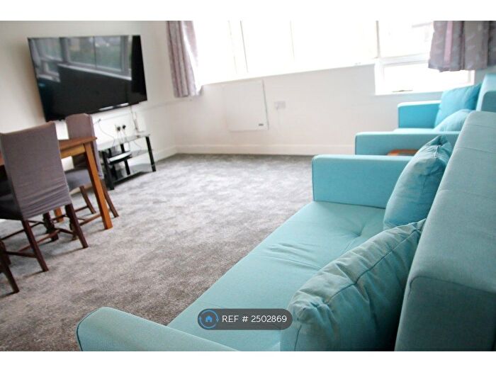 2 Bedroom Flat To Rent In Malvern Court, Acocks Green, Birmingham, B27