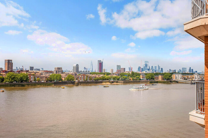 2 Bedroom Flat For Sale In Homer Drive, London, E14