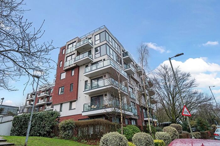 1 Bedroom Flat For Sale In Green Lane, Edgware, Greater London., HA8