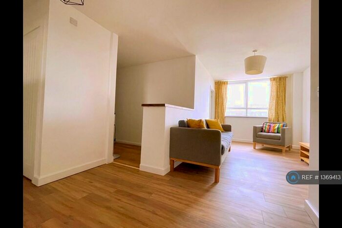 1 Bedroom Flat To Rent In Grove House, Manchester, M16